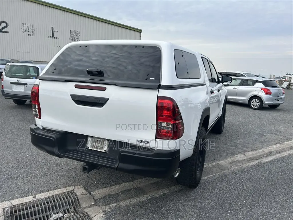 Toyota Hilux 2019 White