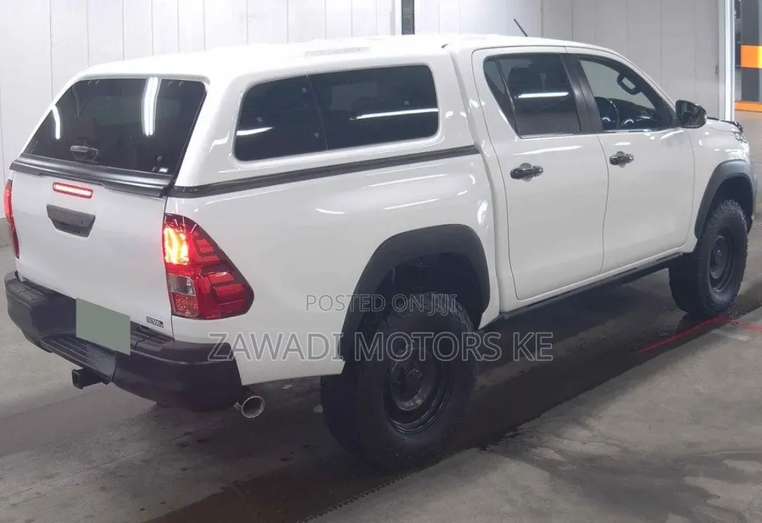 Toyota Hilux 2019 White