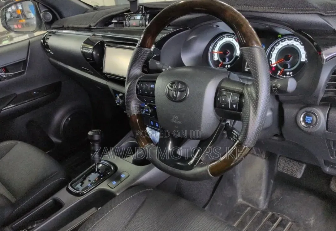Toyota Hilux 2019 White