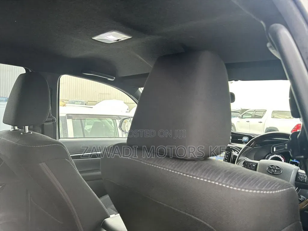 Toyota Hilux 2019 White