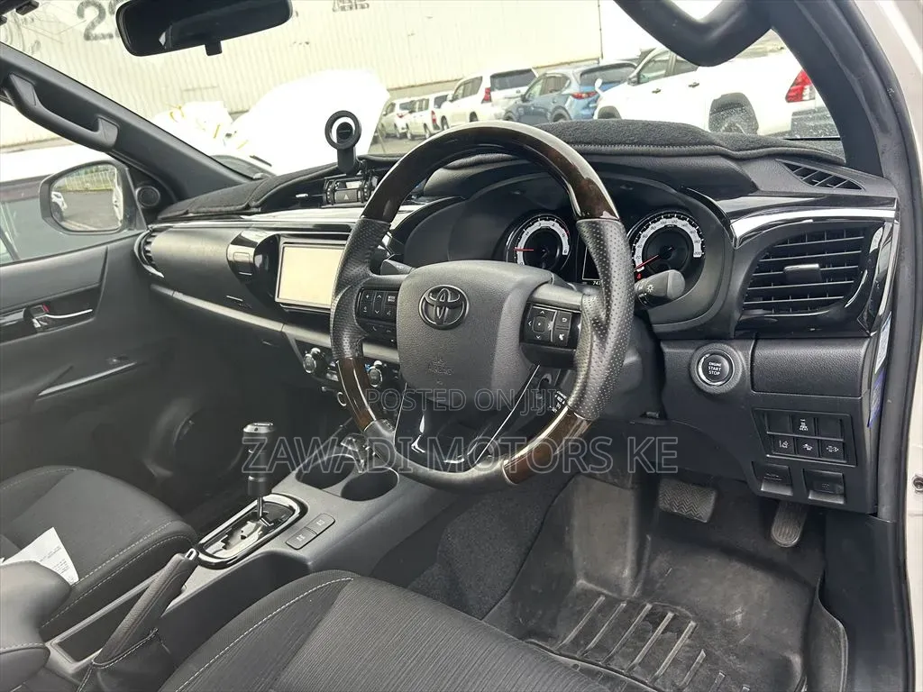 Toyota Hilux 2019 White