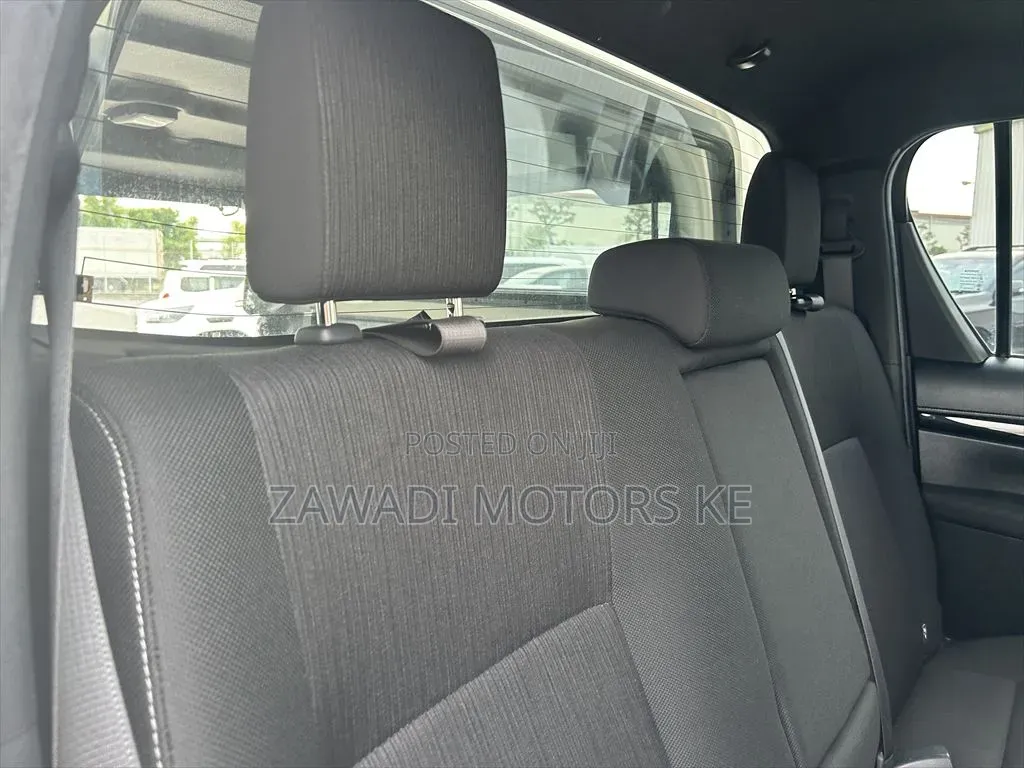 Toyota Hilux 2019 White