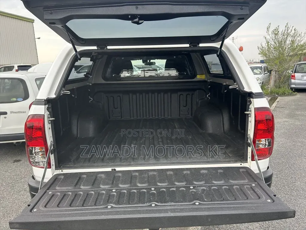 Toyota Hilux 2019 White
