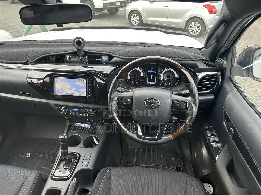 Toyota Hilux 2019 White