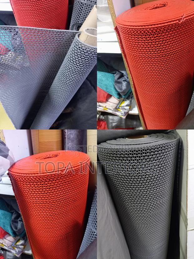 Water Resistant Perforated Antislip Bathroom Mats - thumbnail 2