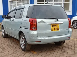 Toyota Raum 2004
