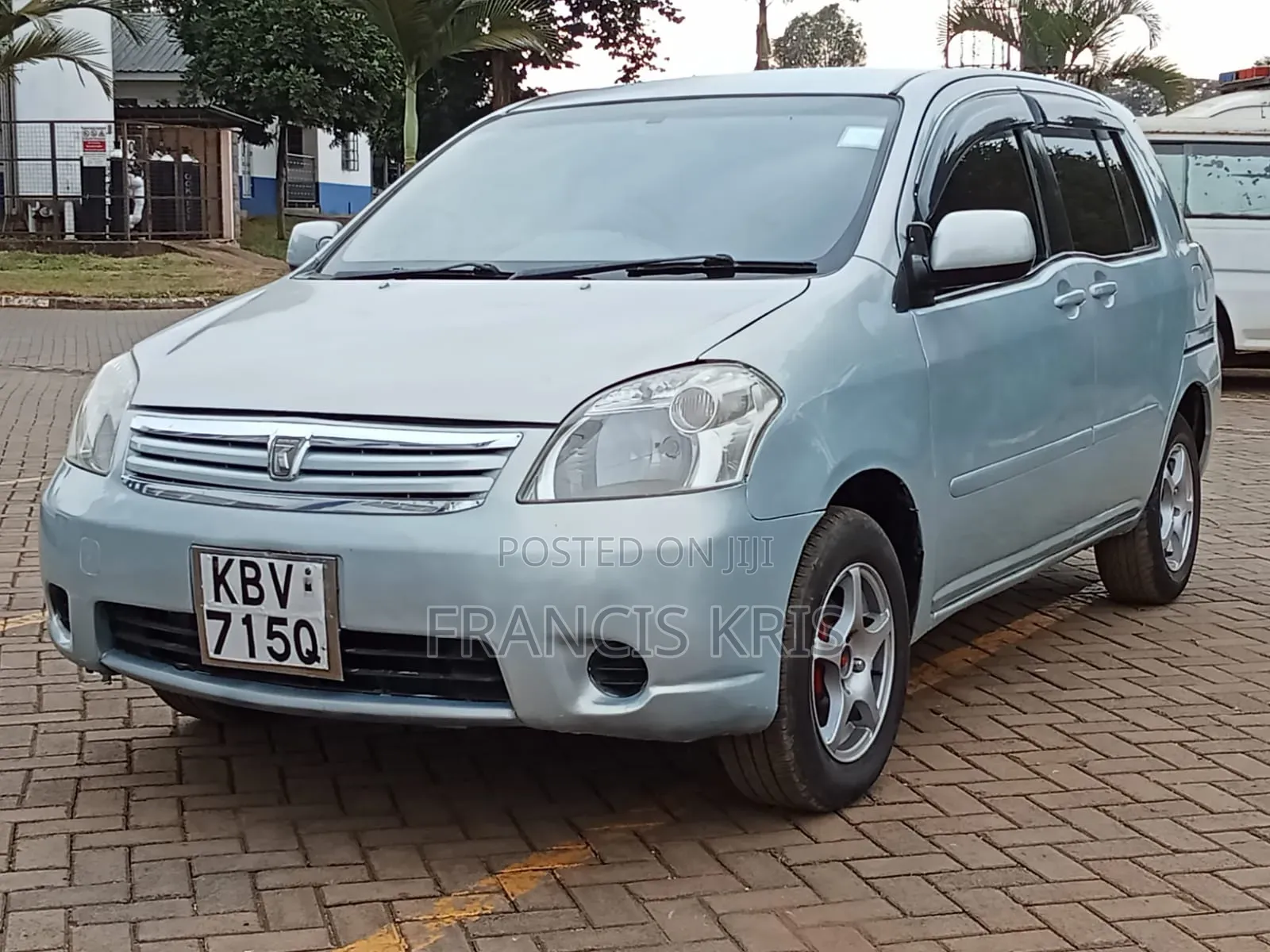 Toyota Raum 2004
