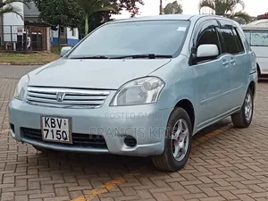 Toyota Raum 2004