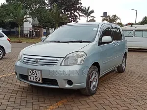 Toyota Raum 2004