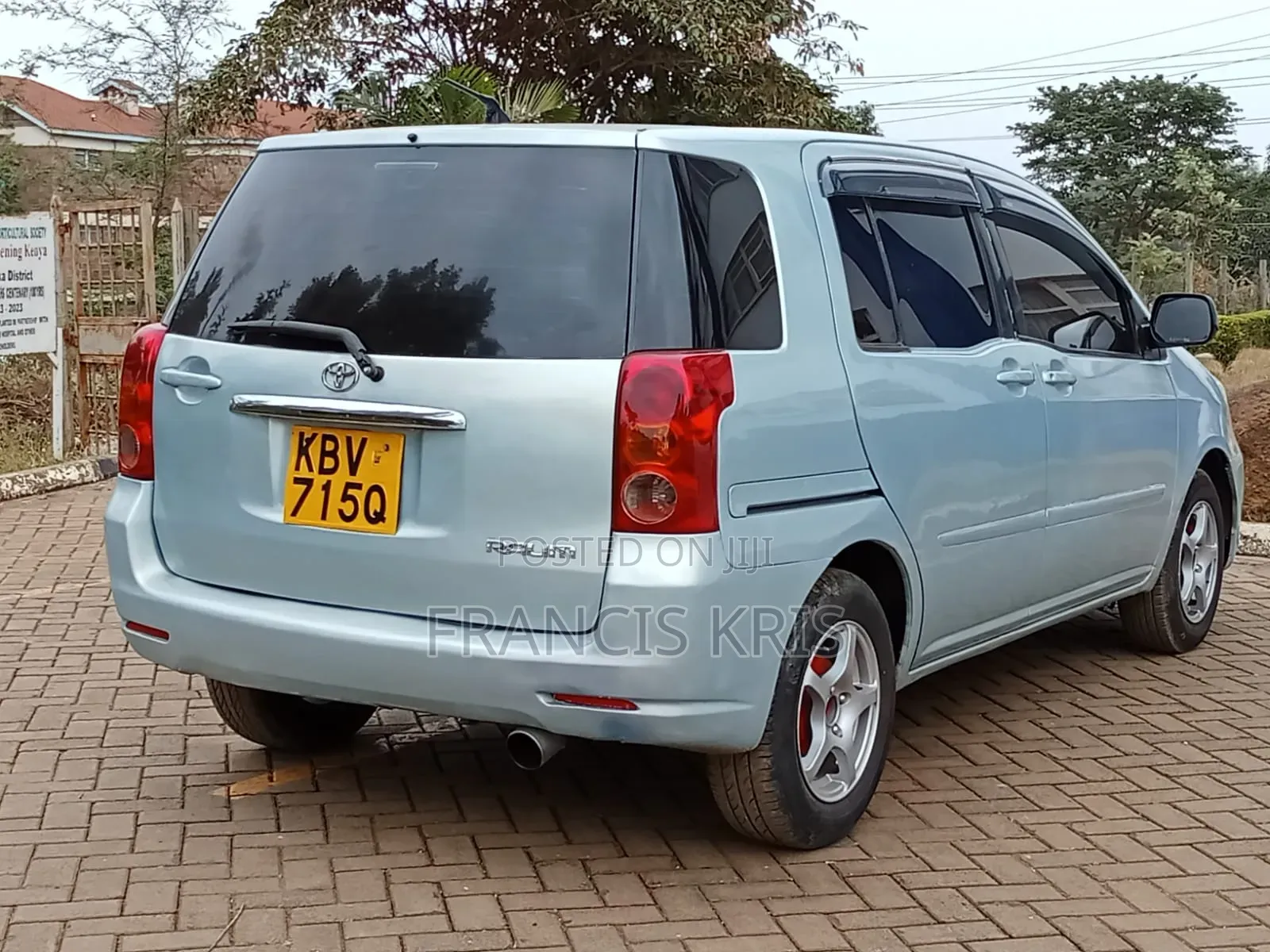 Toyota Raum 2004