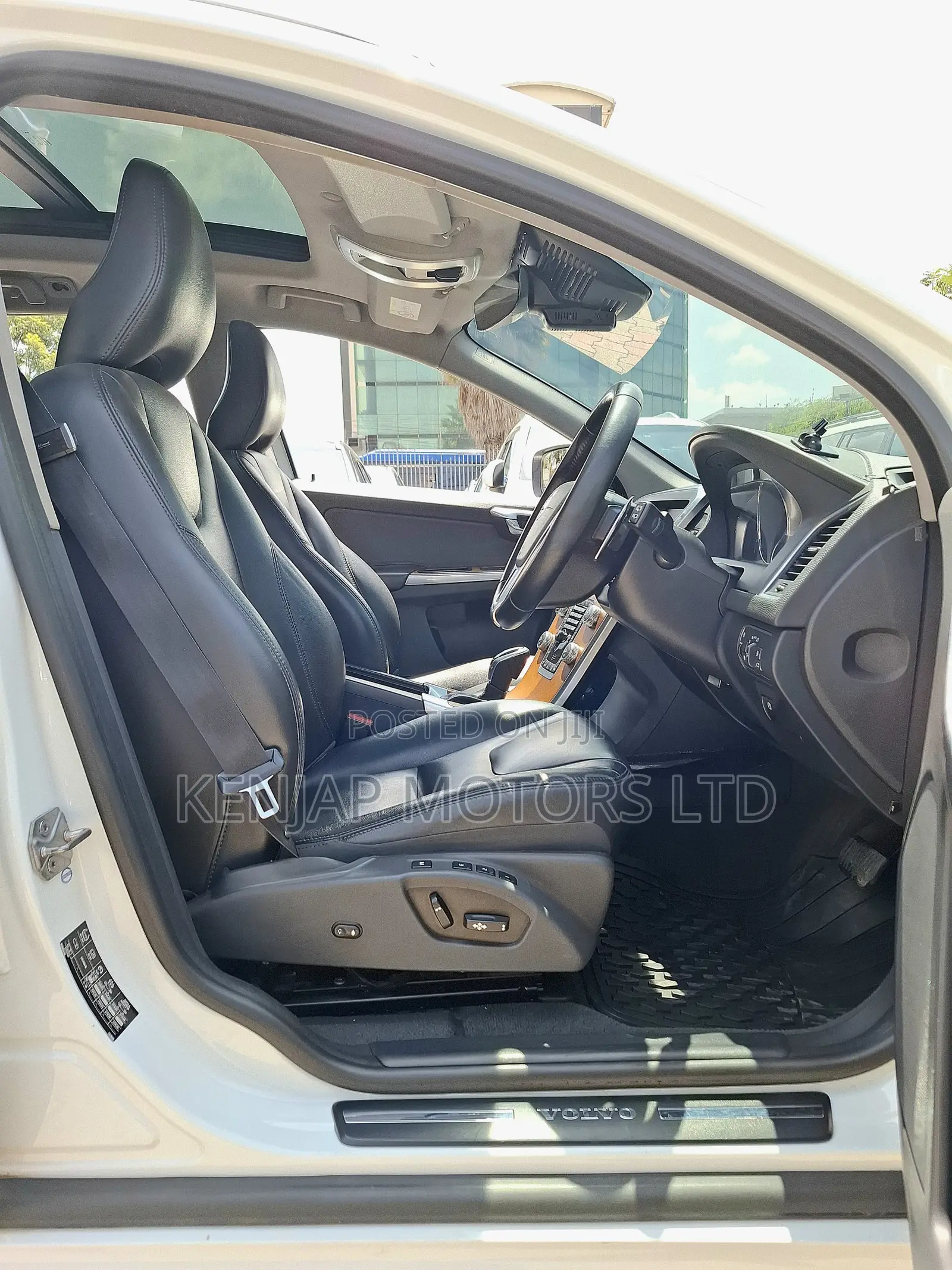 Volvo XC60 2017 Pearl