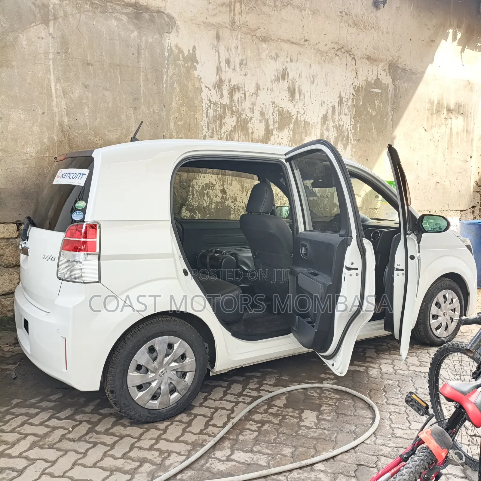 Toyota Spade 2019 White