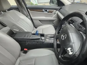 Mercedes-Benz C200 2009 Gray