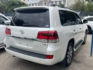 Toyota Land Cruiser 4.6 V8 ZX 2019 White