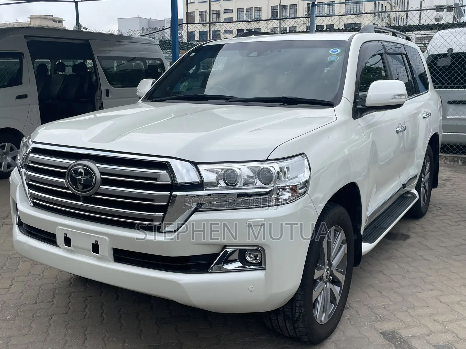 Toyota Land Cruiser 4.6 V8 ZX 2019 White