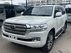 Toyota Land Cruiser 4.6 V8 ZX 2019 White