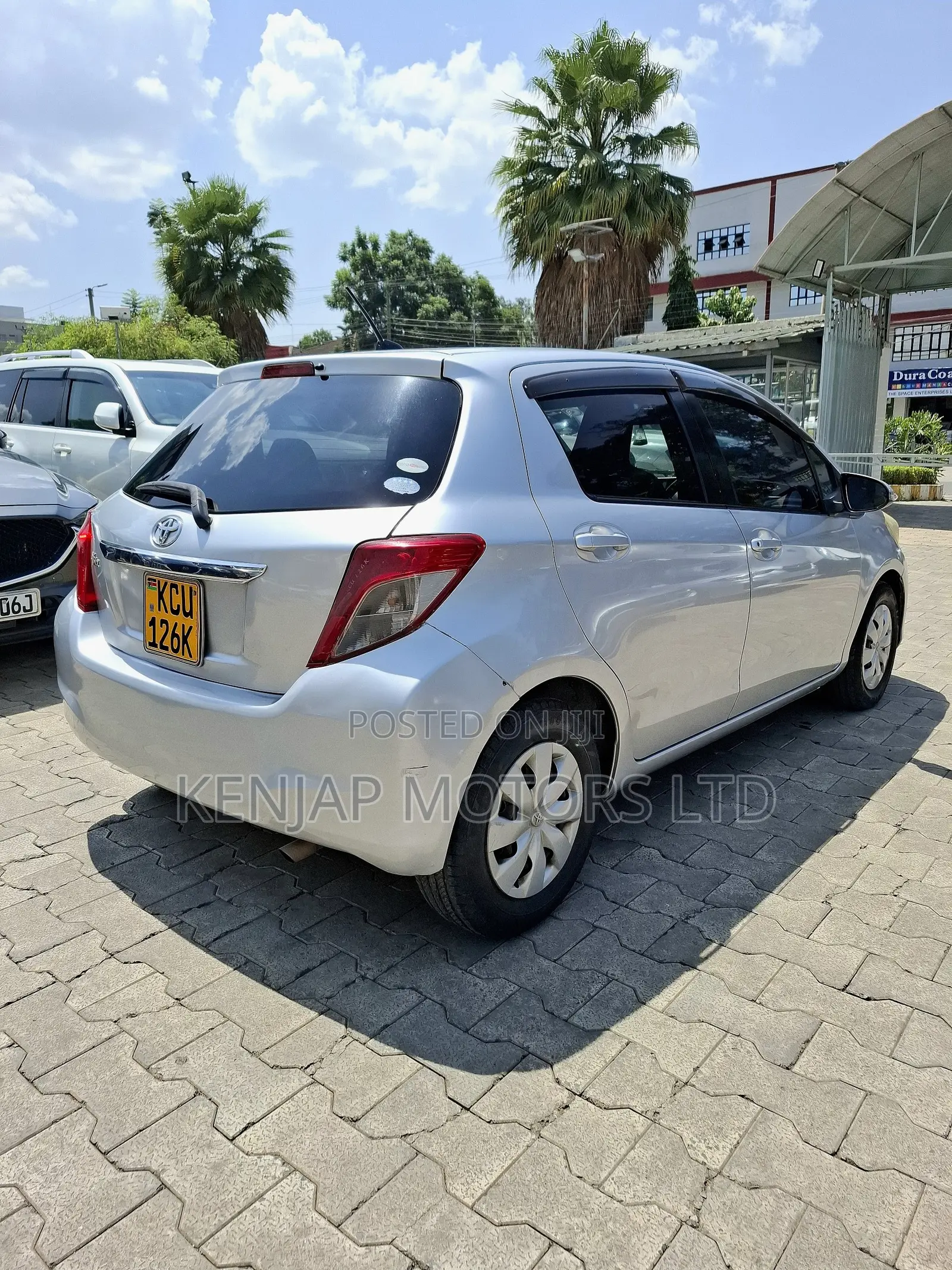 Toyota Vitz 2011 Silver