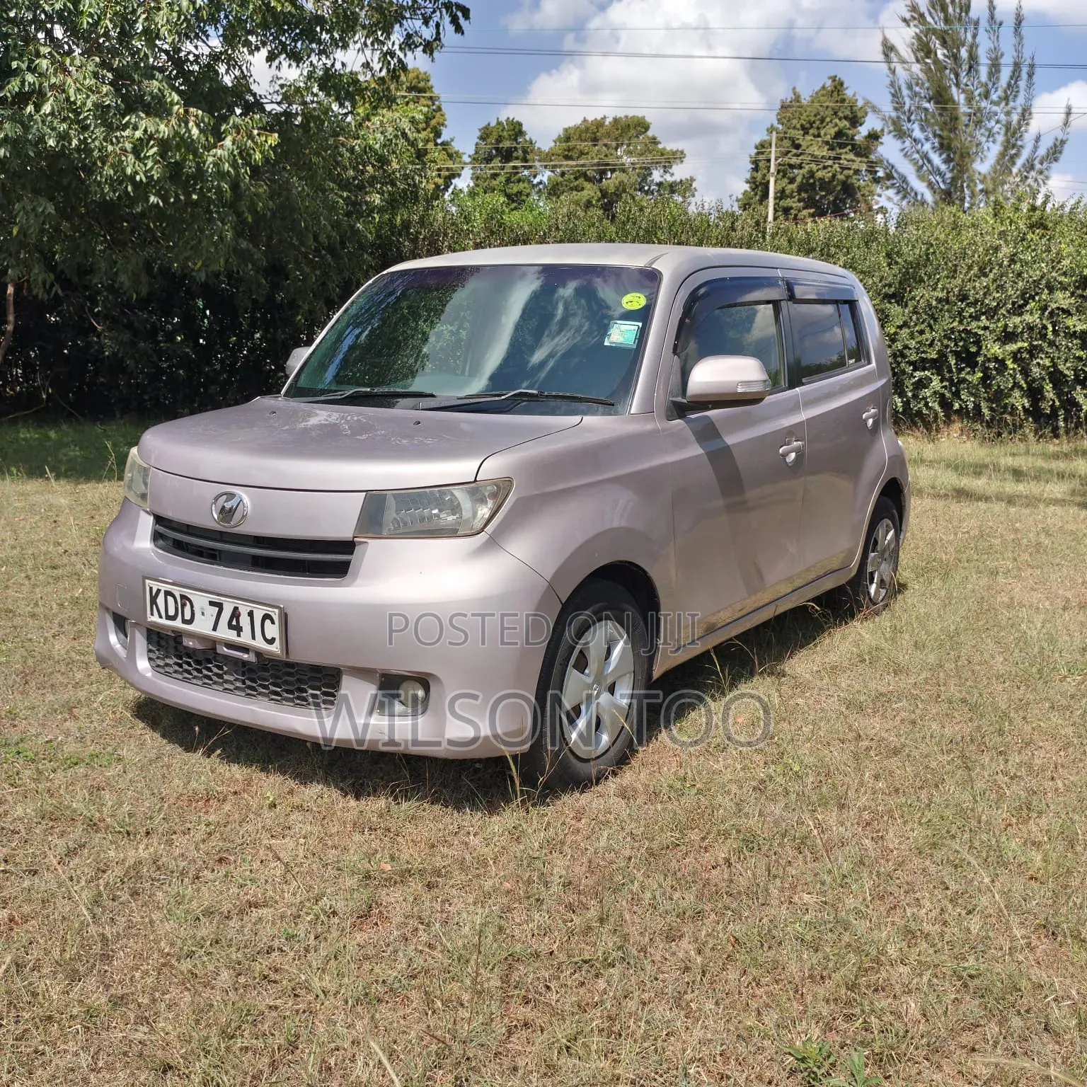 Toyota bB 2015 Gold