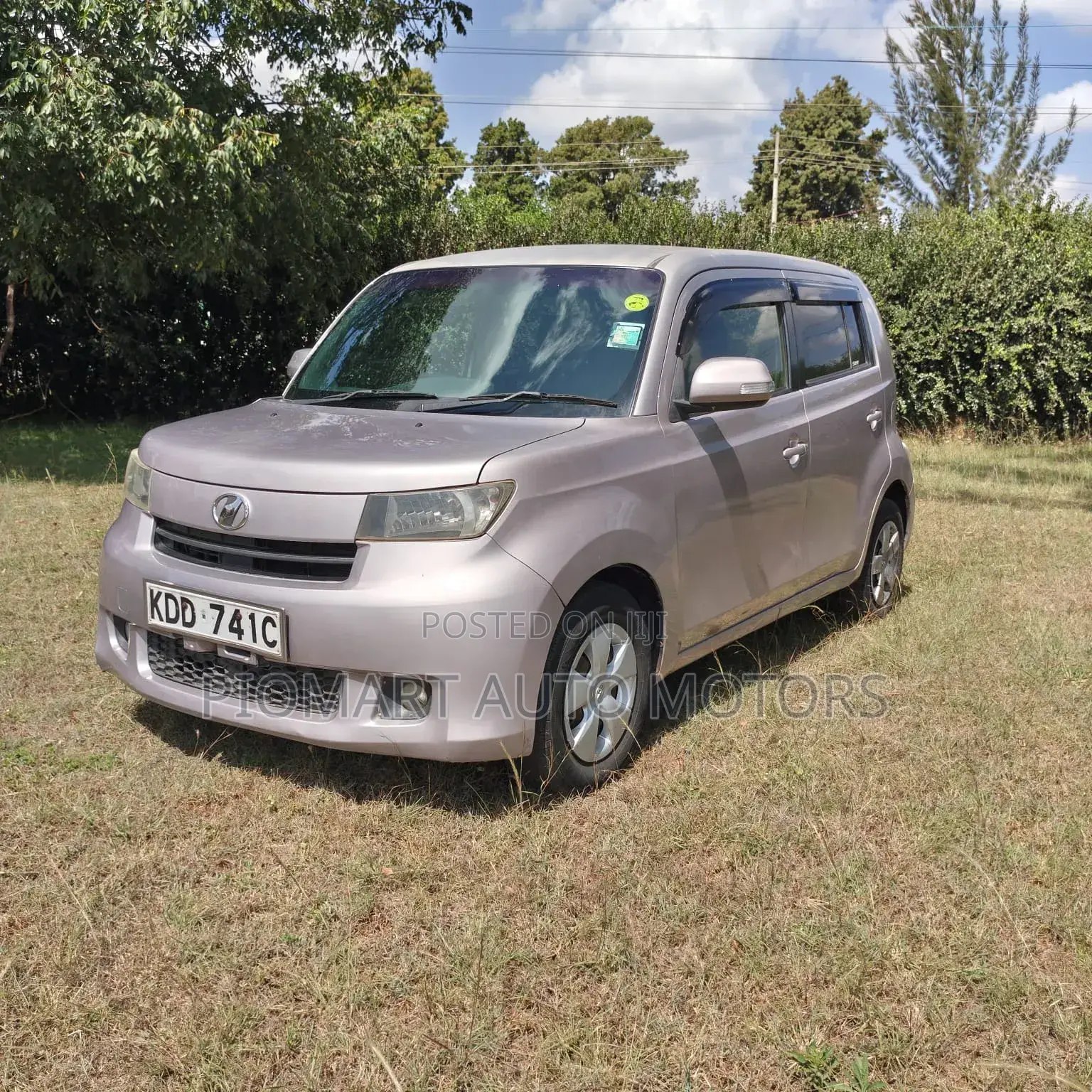 Toyota bB 2015 Gold