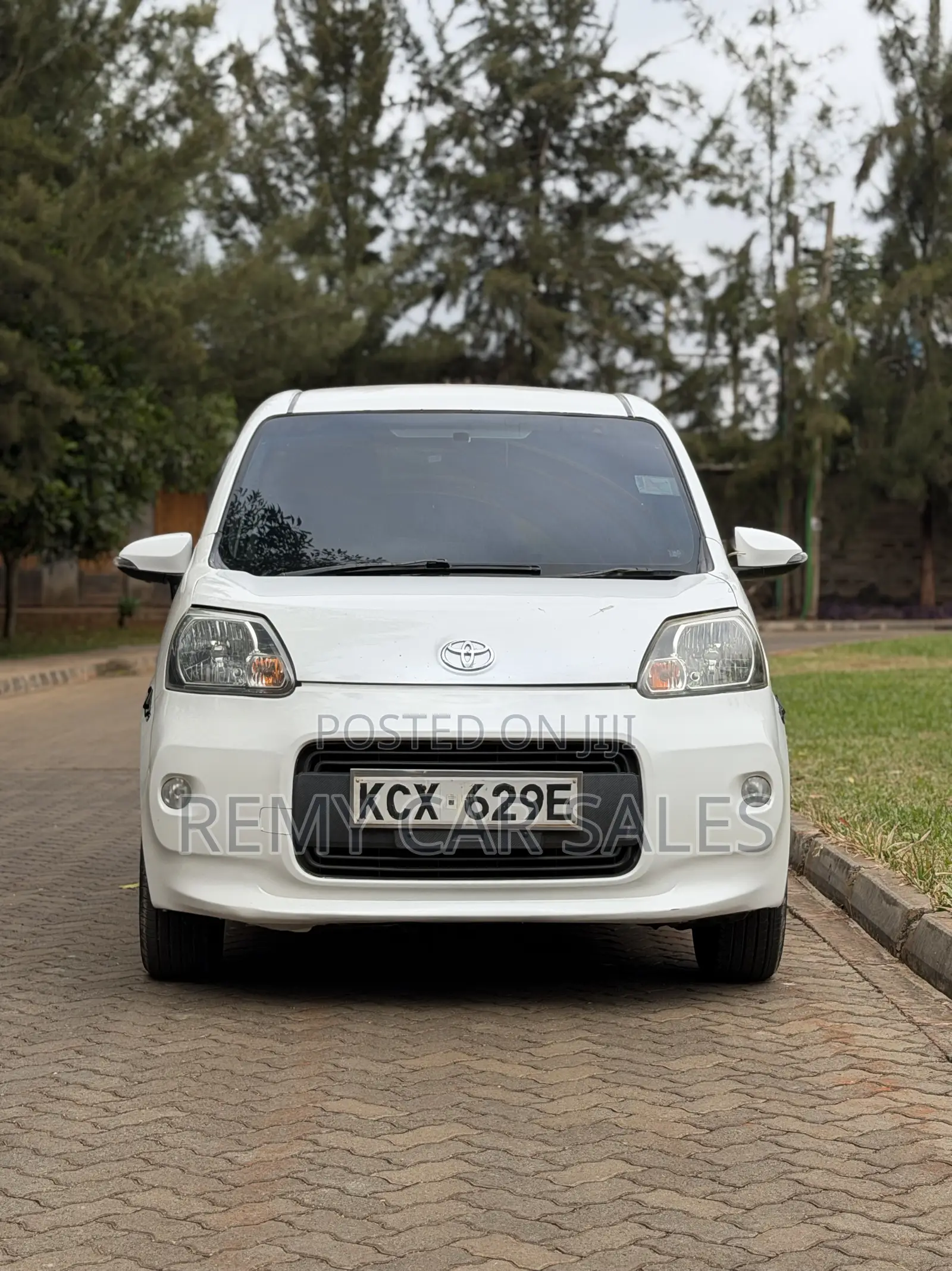 Toyota Porte 2012 White