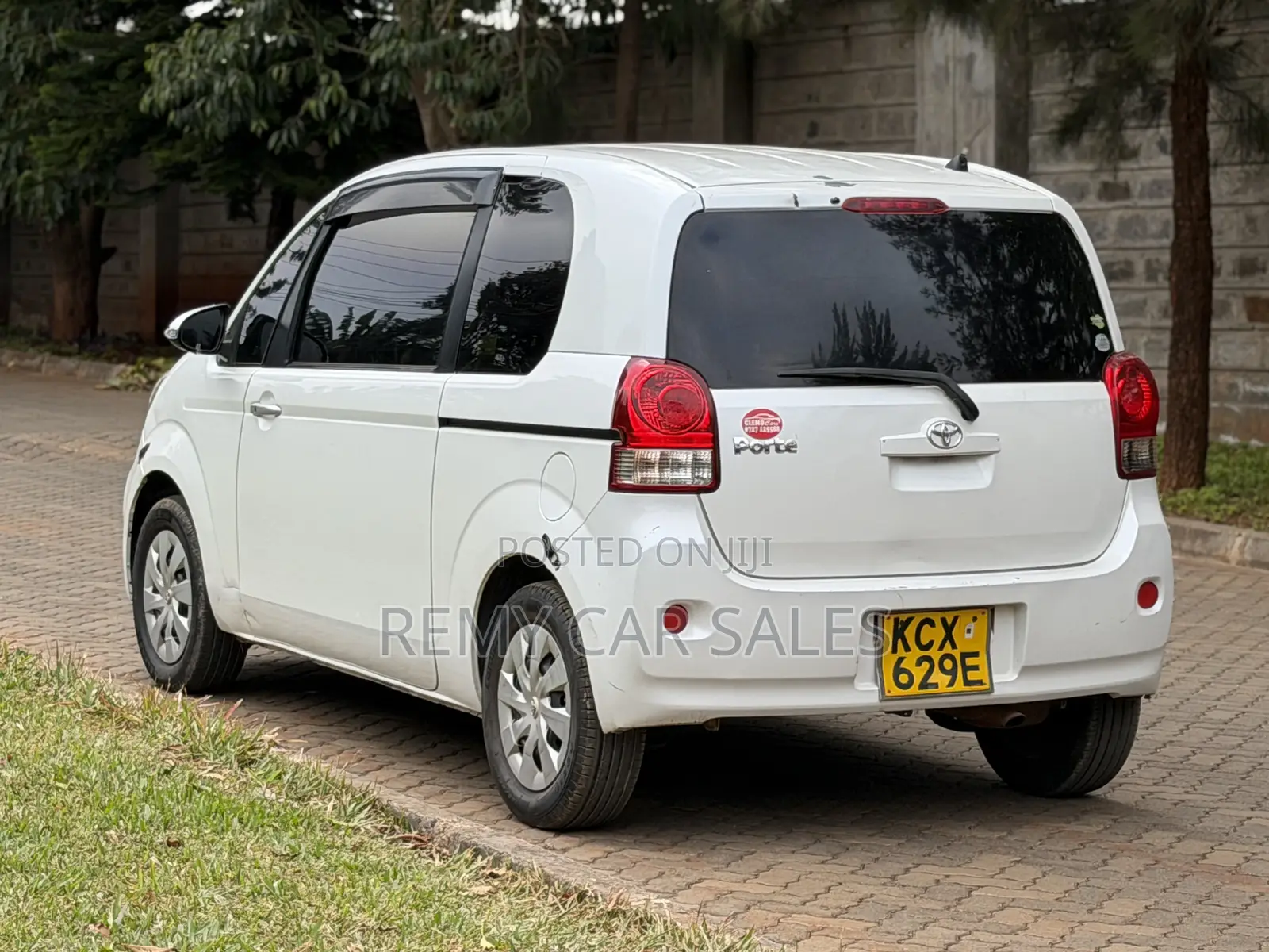 Toyota Porte 2012 White