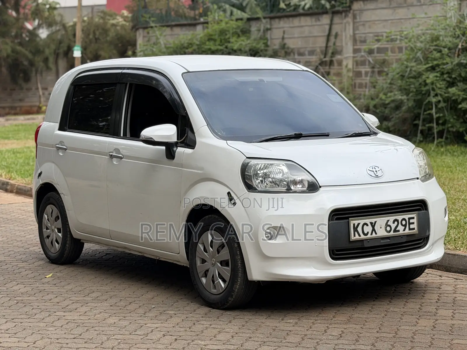 Toyota Porte 2012 White