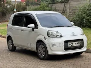 Toyota Porte 2012 White
