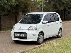 Toyota Porte 2012 White