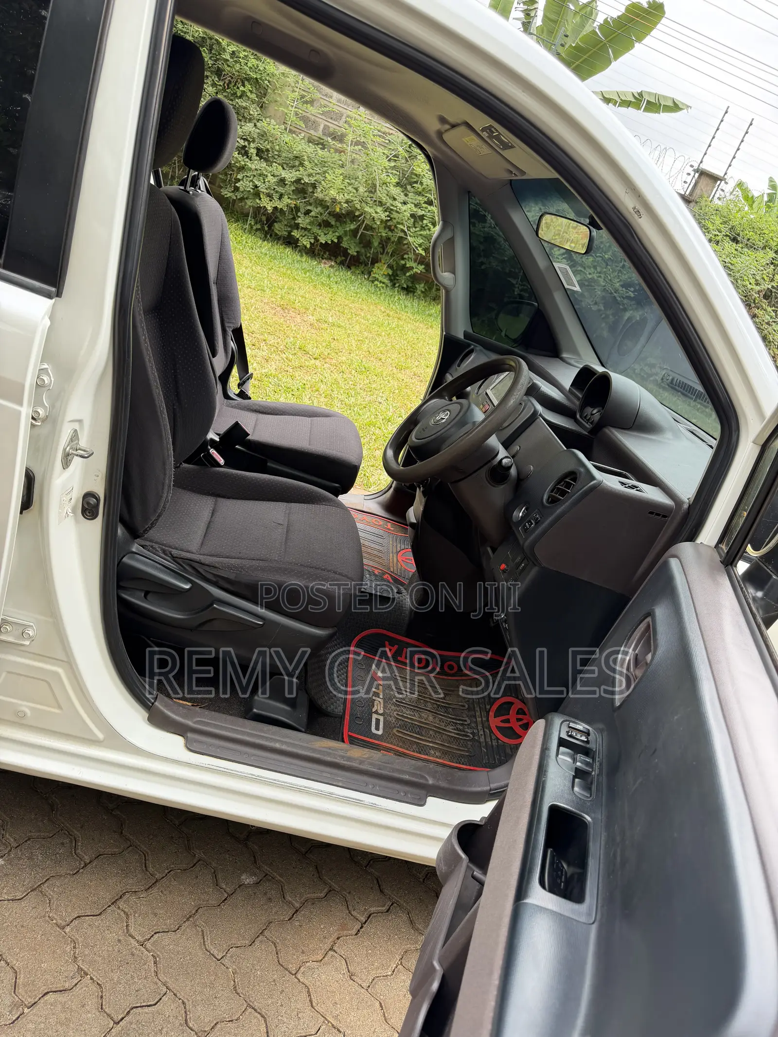 Toyota Porte 2012 White