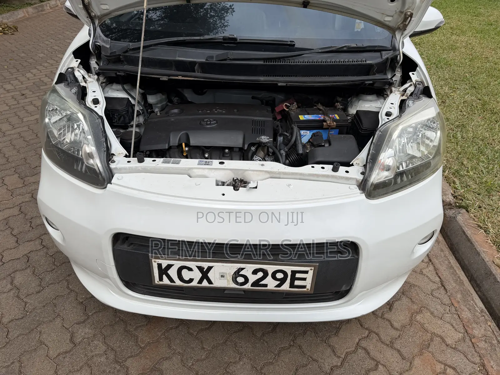 Toyota Porte 2012 White