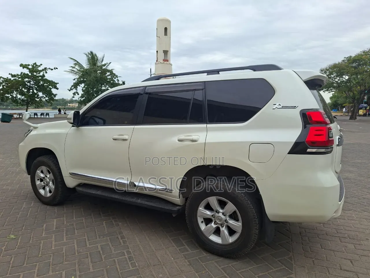 Toyota Land Cruiser Prado 2017 White