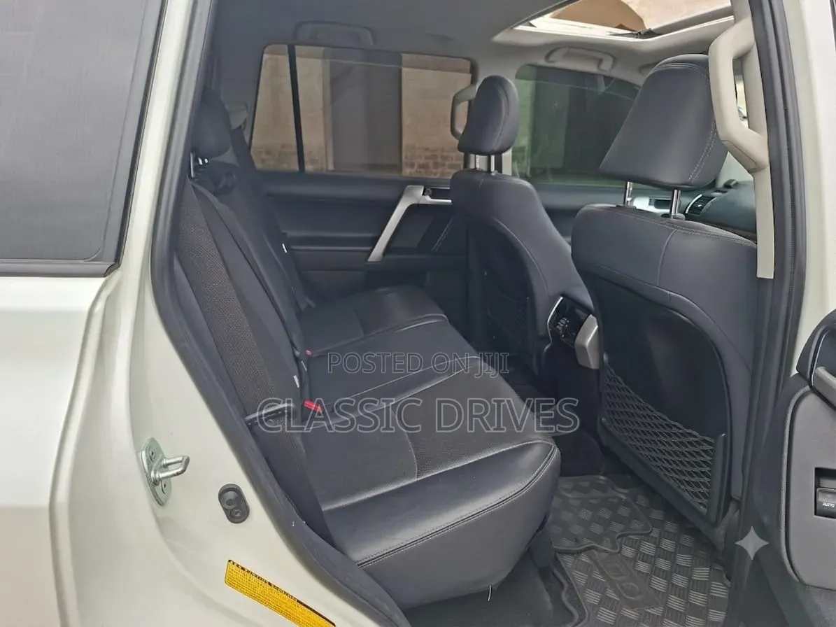 Toyota Land Cruiser Prado 2017 White