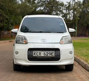 Toyota Porte 2012 Pearl