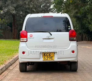 Toyota Porte 2012 Pearl