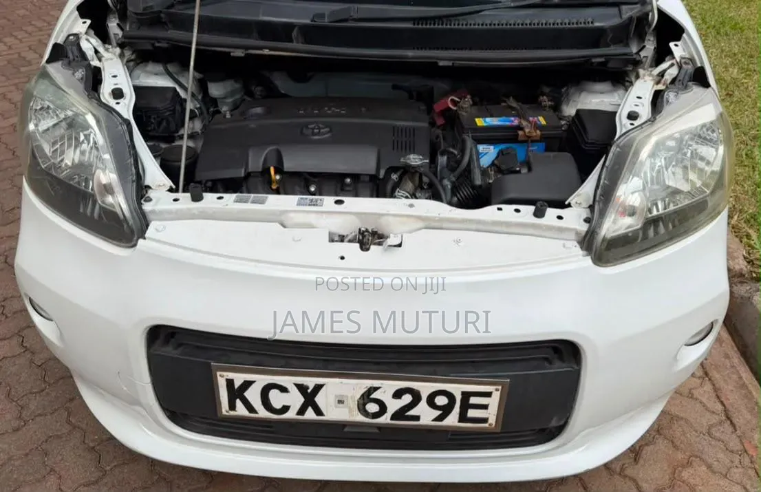 Toyota Porte 2012 Pearl