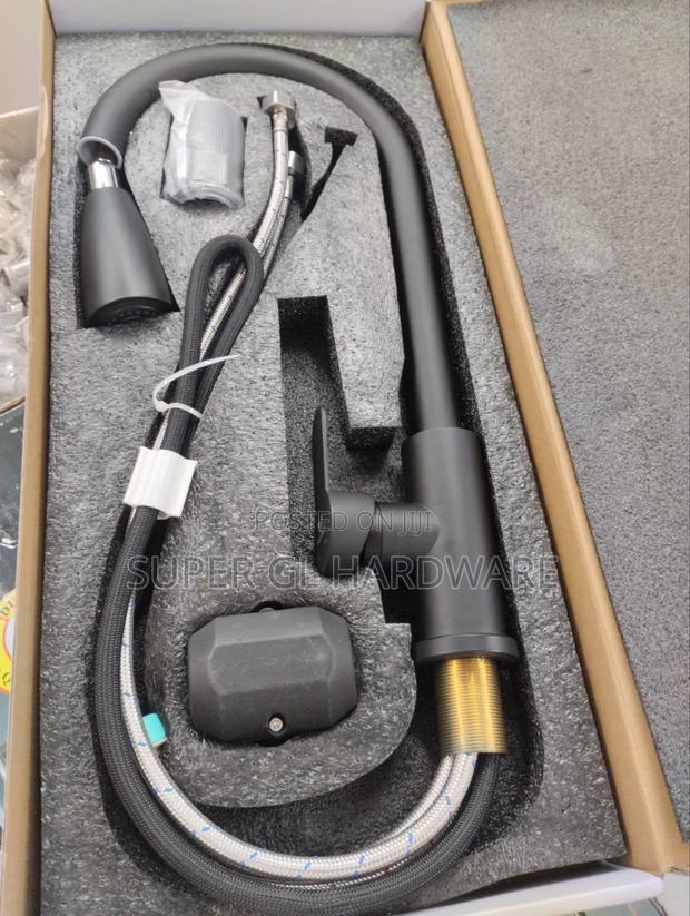 K/F With Pull Out Sprayer - main view