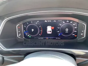 Volkswagen Tiguan 2023 Maroon