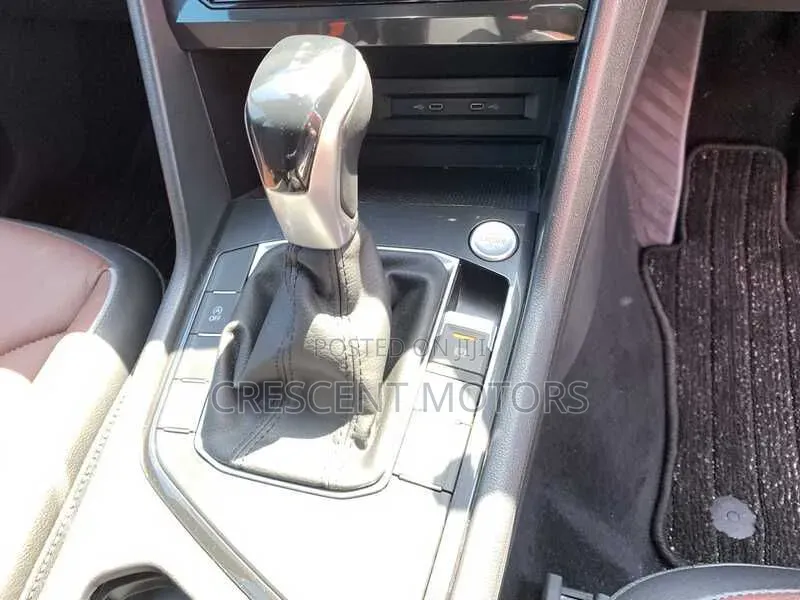 Volkswagen Tiguan 2023 Maroon