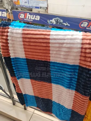6*6 Striped Fleece Blanket – Durable Bedroom Throw