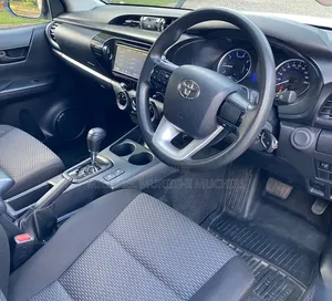 Toyota Hilux 2019 White