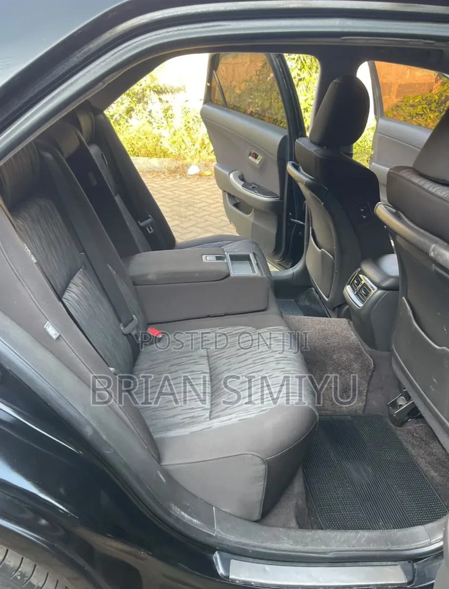 Toyota Crown 2012 Black