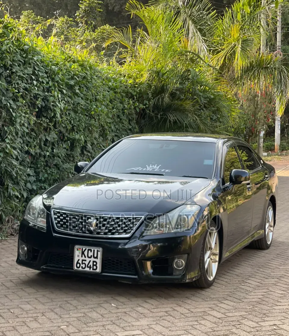 Toyota Crown 2012 Black