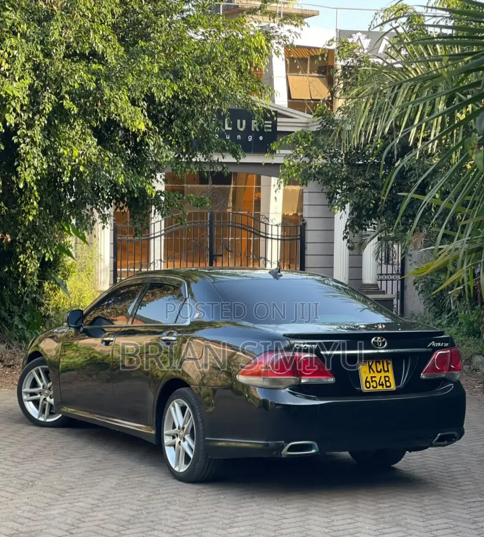 Toyota Crown 2012 Black