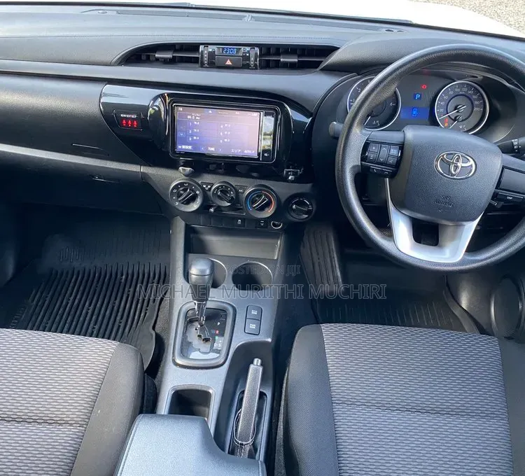 Toyota Hilux 2019 White