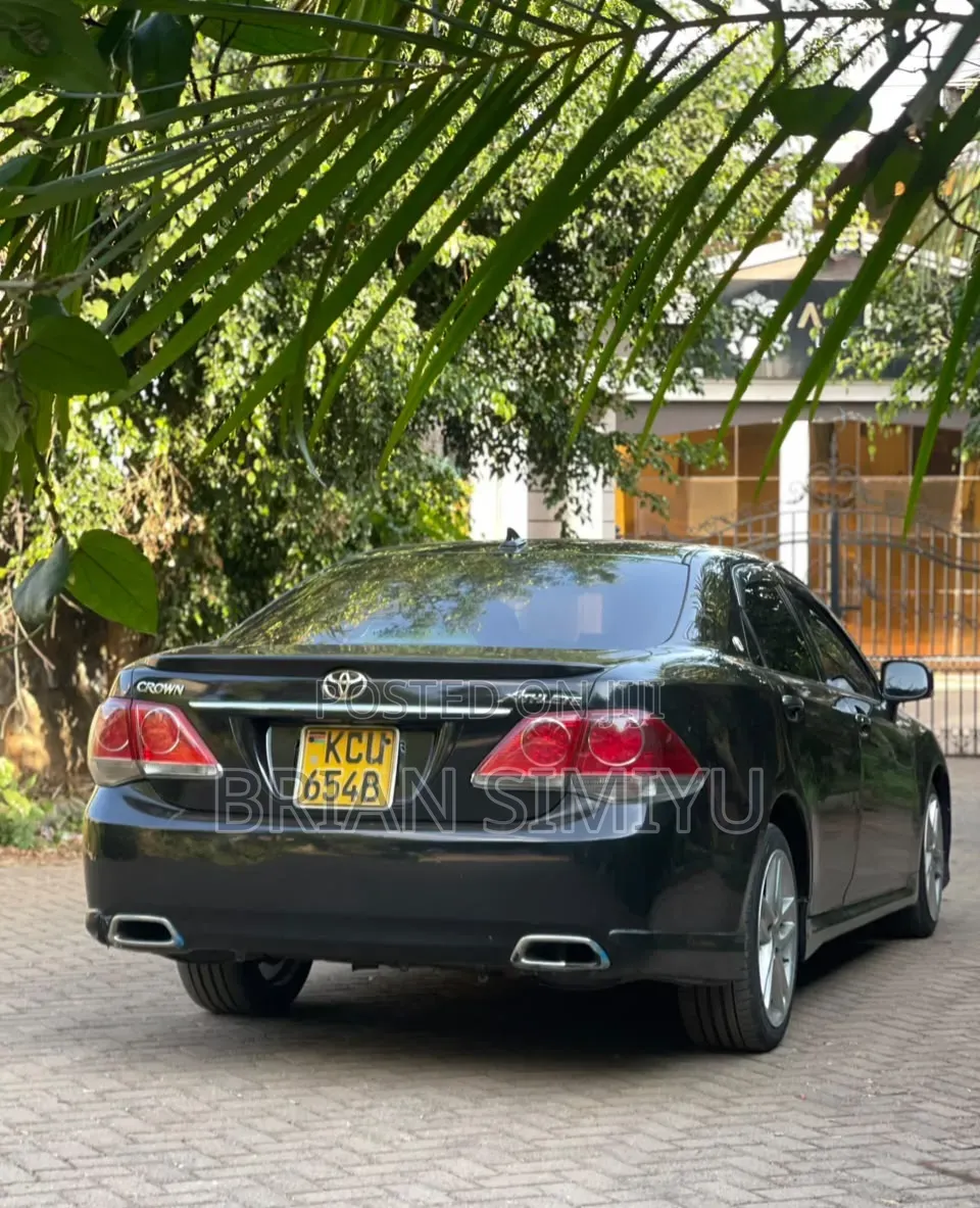Toyota Crown 2012 Black