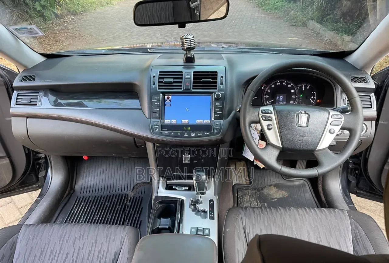 Toyota Crown 2012 Black