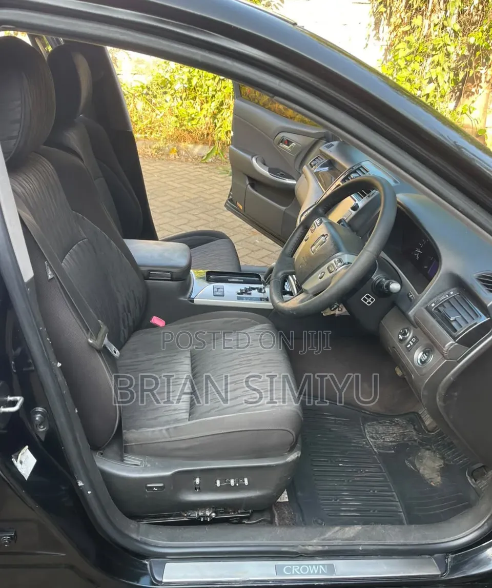 Toyota Crown 2012 Black