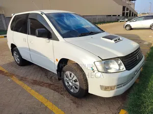 Mitsubishi RVR 2000 Off white