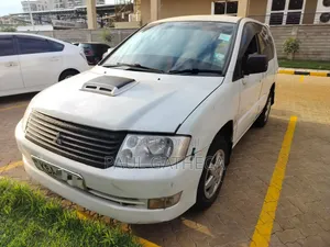 Mitsubishi RVR 2000 Off white