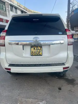 Toyota Land Cruiser Prado 2017 White